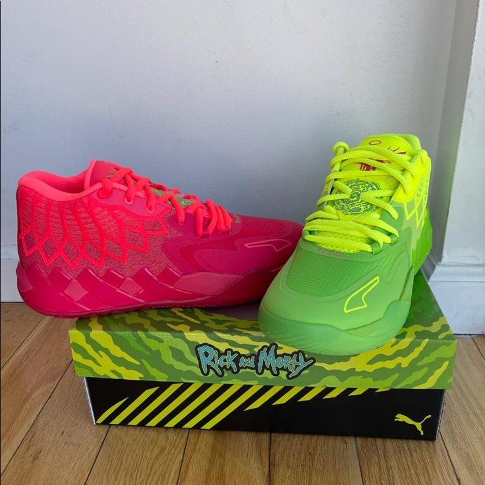 RICK AND MORTY X MB.01 (NEW NEVER WORN)